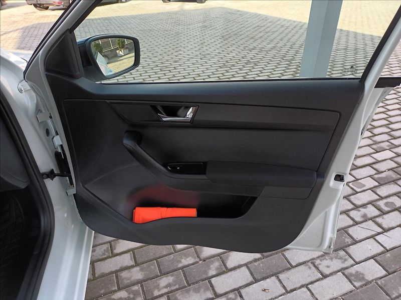Škoda Fabia 1,2 TSI,81KW,SERVIS,KOLA,VÝHŘE - fotka 28 z 47