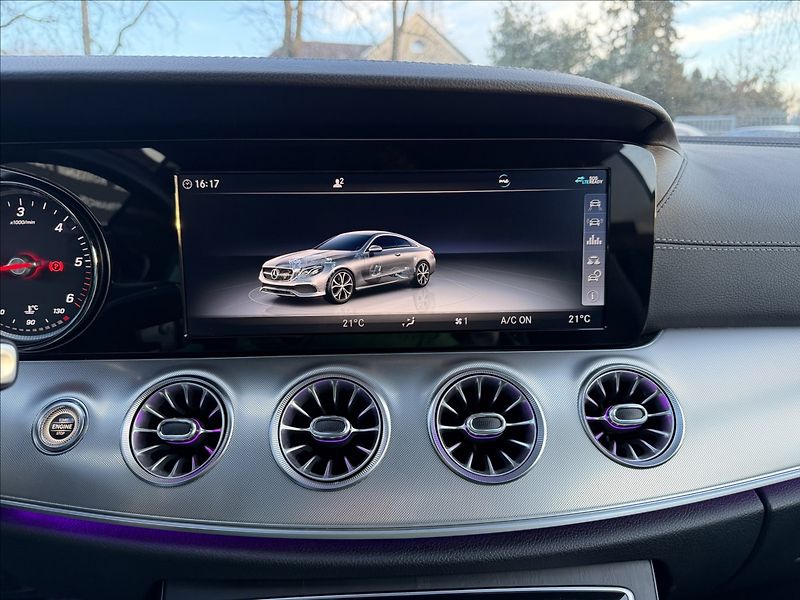 Mercedes-Benz Třídy E 220d 4Matic AMG - fotka 18 z 29