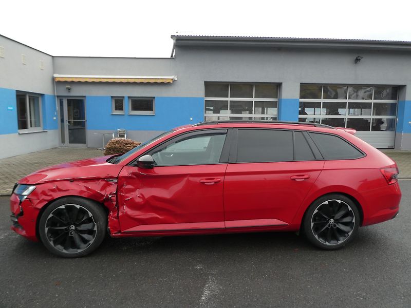 Škoda Superb Kombi 2,0TDi 147kW SPORTLINE - fotka 5 z 15