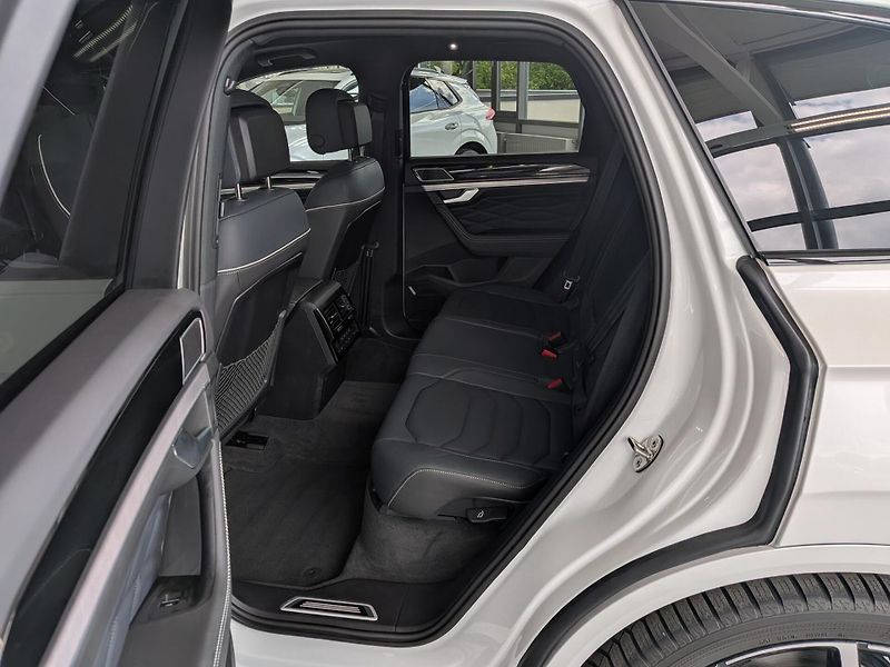 Volkswagen Touareg TDI 210kW R-Line HuD Pano NezT - fotka 12 z 24