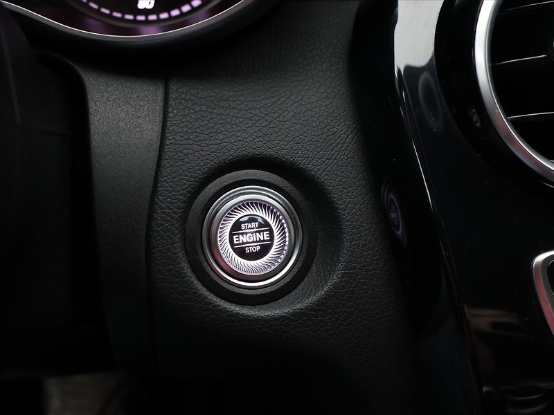 Mercedes-Benz Třídy C 1,6 C180 115 kW Full LED - fotka 18 z 32