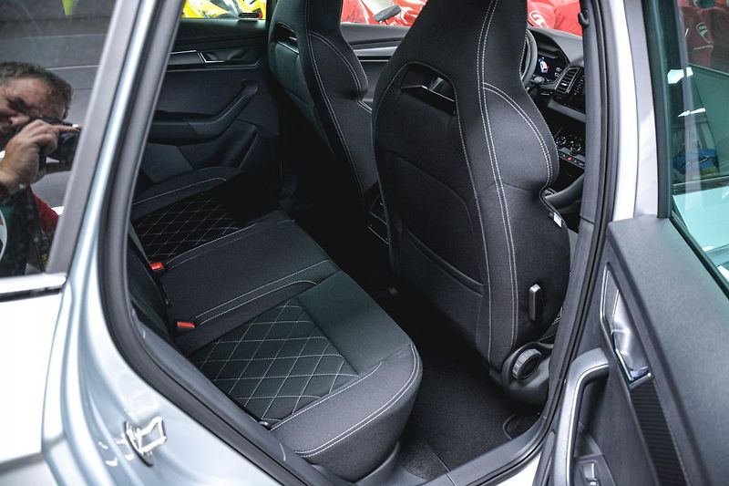 Škoda Karoq 2,0Tdi Exclusive 7ST DSG 4x4 Z - fotka 22 z 33