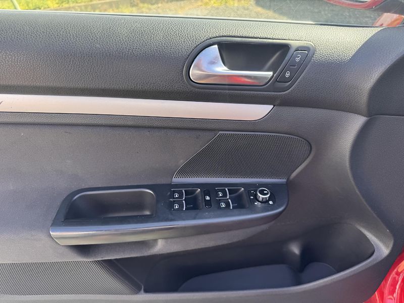 Volkswagen Golf Variant VI, 2010,2.0 TDI 103 kW - fotka 14 z 19
