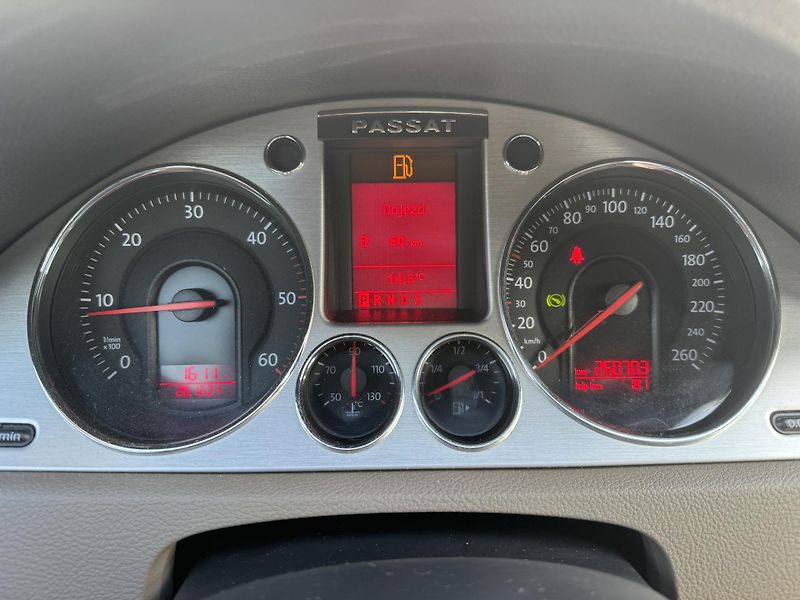 Volkswagen Passat (2006) Automat DSG-Parrot-Nová STK - fotka 28 z 28