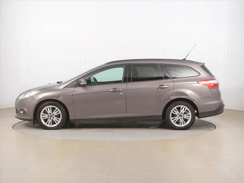 Ford Focus (2012) 1.6 TDCi, Tažné, rezervace - fotka 3 z 15
