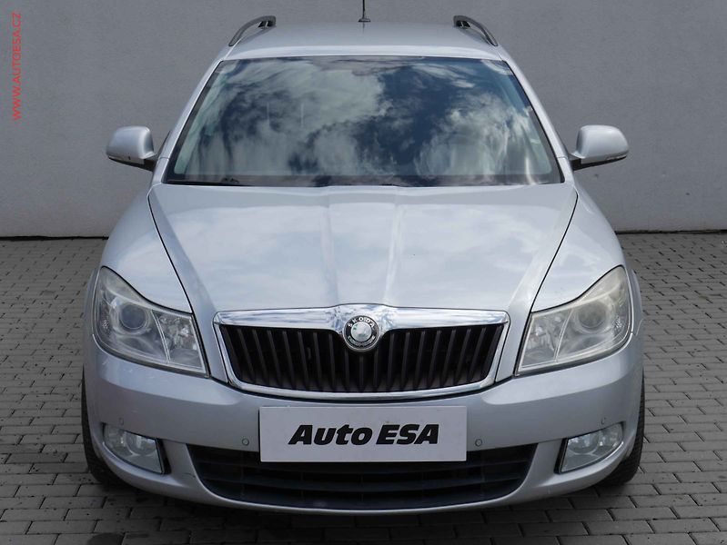 Škoda Octavia (2010) 1.6TDi, AAC, tempo - fotka 2 z 20