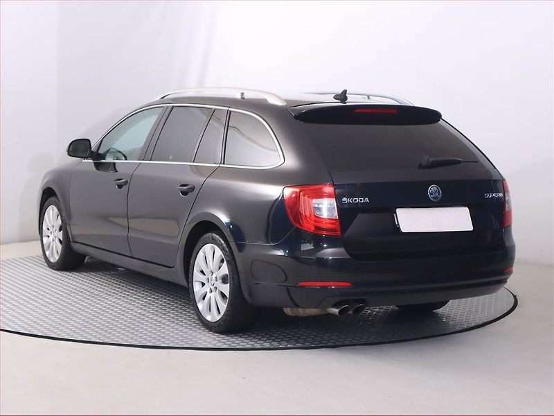 Škoda Superb (2012) 2.0 TDI, Xenony, Tempomat - fotka 4 z 17