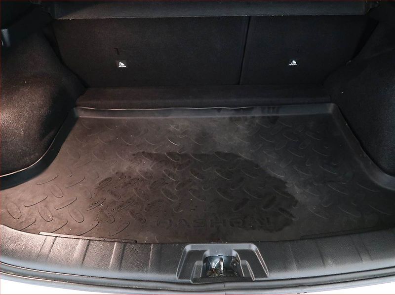 Nissan Qashqai (2021) 1.3 DIG-T, Tempomat - fotka 13 z 15