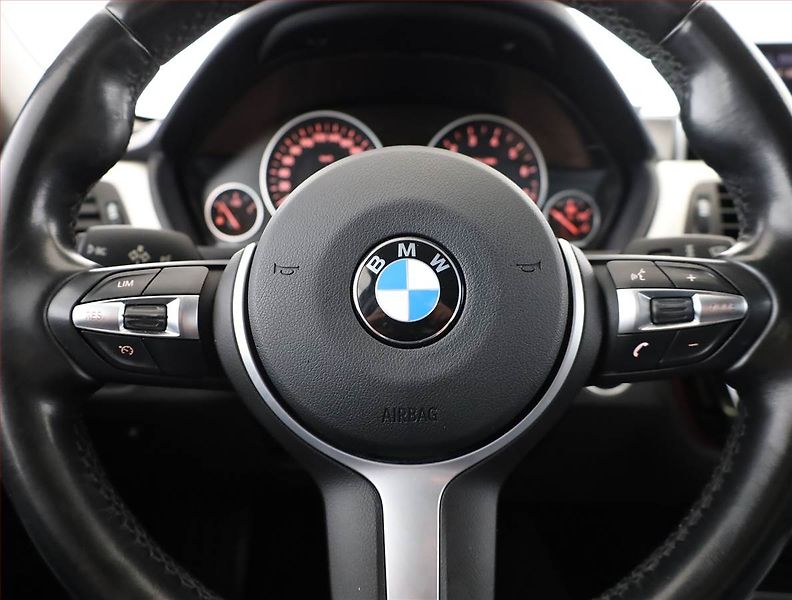 BMW Řada 3 (2016) 330e iPerformance, Automat - fotka 8 z 18