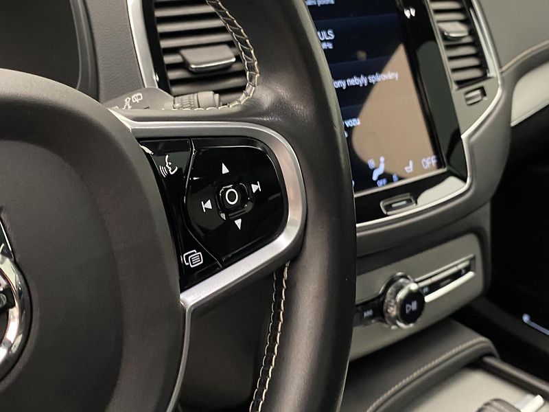 Volvo XC90 B5 AWD R-DESIGN AUT REZERVACE - fotka 21 z 52