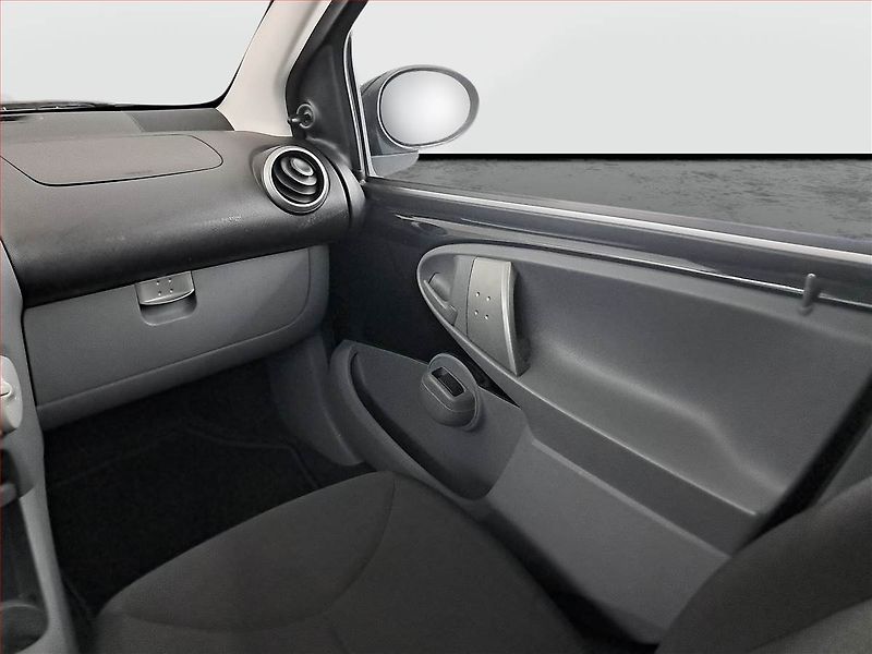 Toyota Aygo (2011) 1.0 VVT-i, po STK - fotka 8 z 15