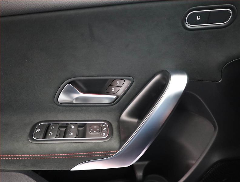 Mercedes-Benz Třídy A (2024) A 200 - fotka 12 z 18