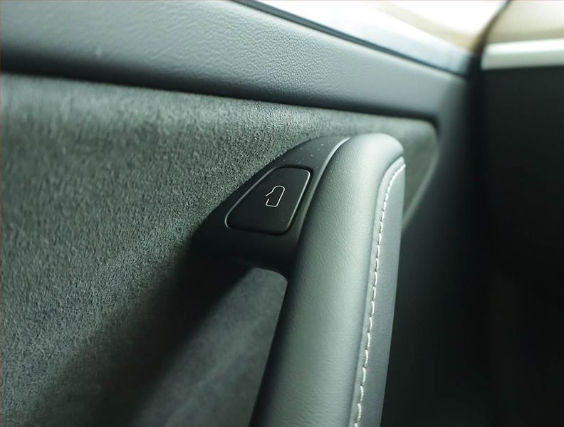 Tesla Model Y (2023) Long Range AWD 79kWh, SoH 92% - fotka 15 z 22