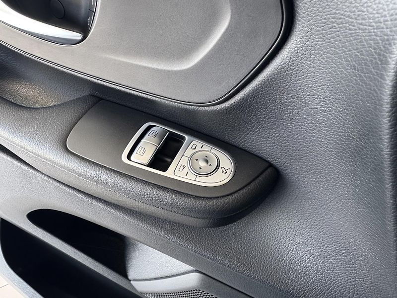 Mercedes-Benz Třídy V 220d L*AUT*1.Majitel*REZERVACE - fotka 27 z 32