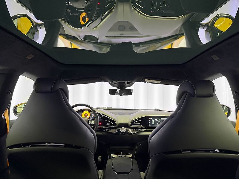Ferrari Purosangue V12 CARBON, ALCANTARA, PANORAM - fotka 31 z 38
