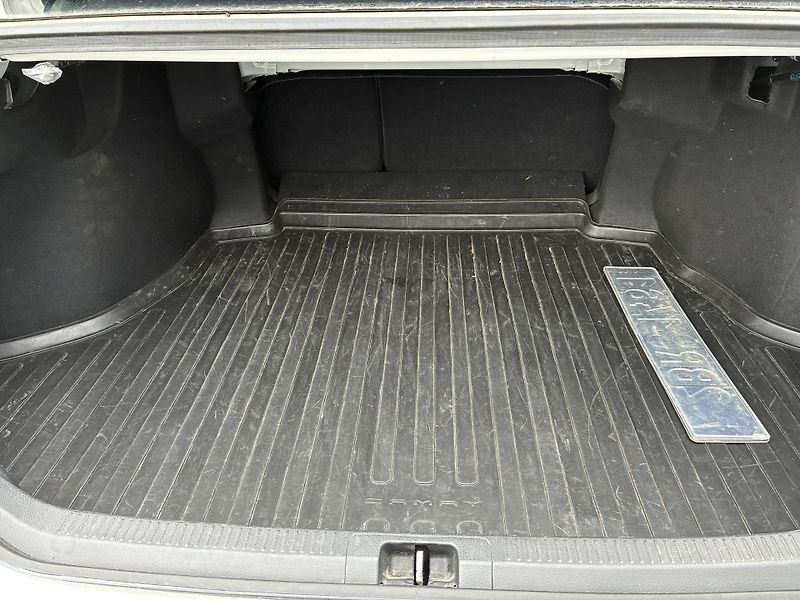Toyota Camry (2021) 2,5Hybrid Executive  - fotka 15 z 20