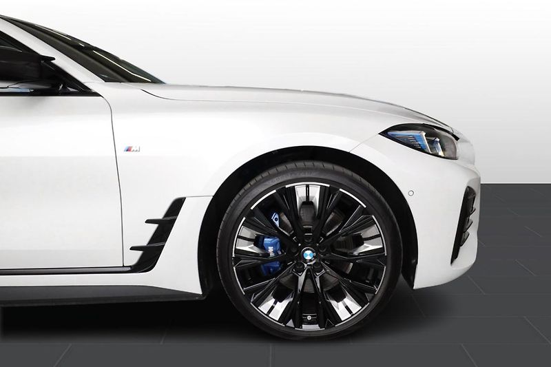 BMW i4 M60 xDrive - fotka 10 z 30