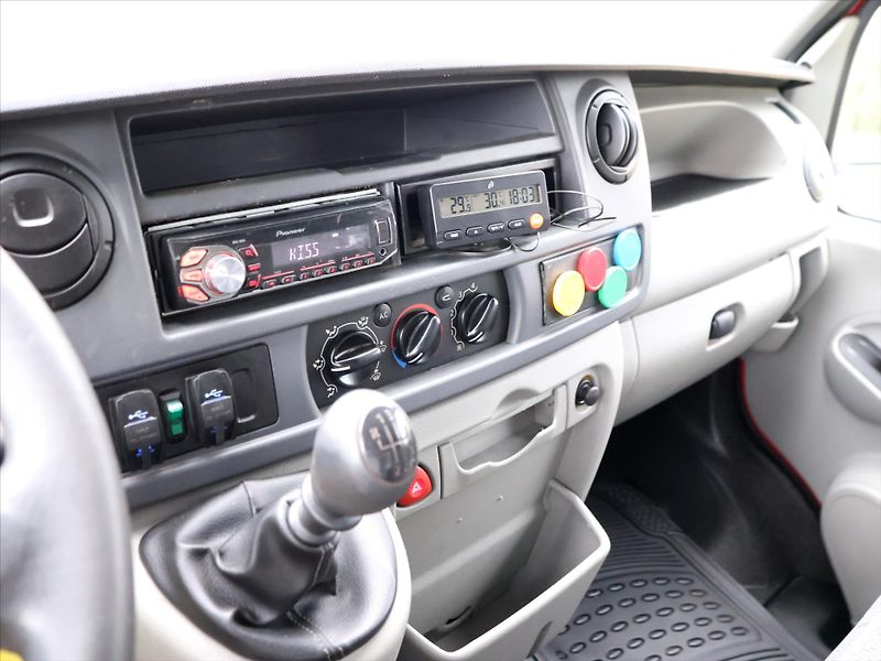 Renault Master 2.5 dCi 74kW L2H2P2 CZ DPH - fotka 15 z 26