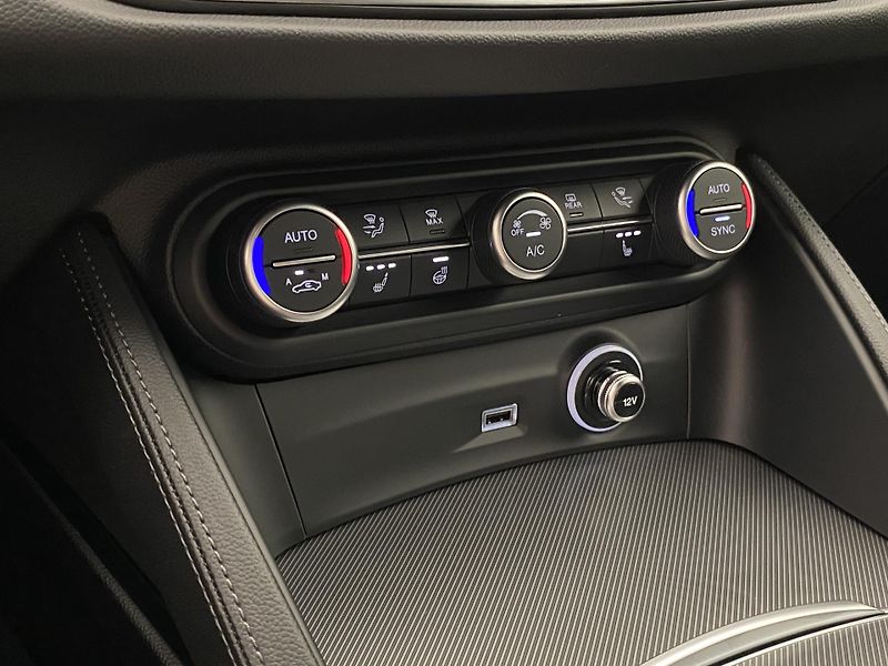 Alfa Romeo Stelvio VELOCE 2.2JTDm Q4 AUT - fotka 28 z 56