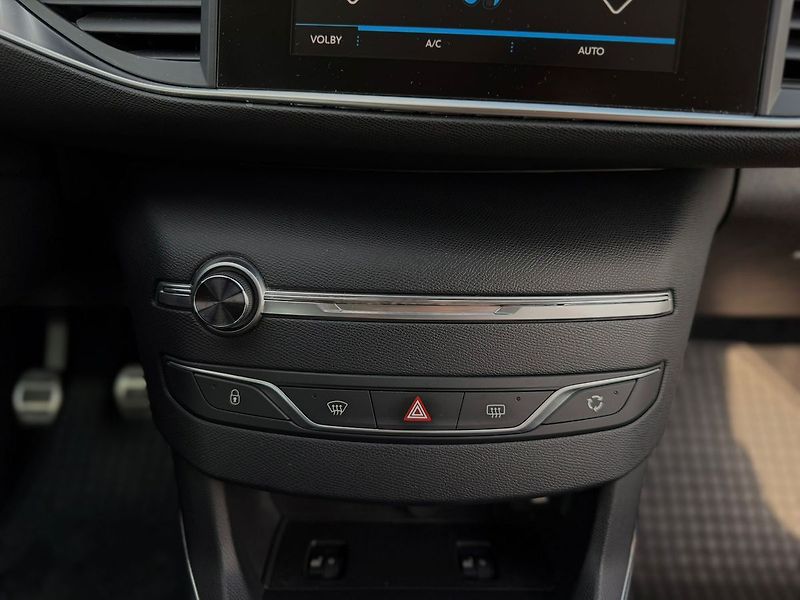Peugeot 308 ALLURE 1.2PT 130 MAN6*DPH - fotka 28 z 33