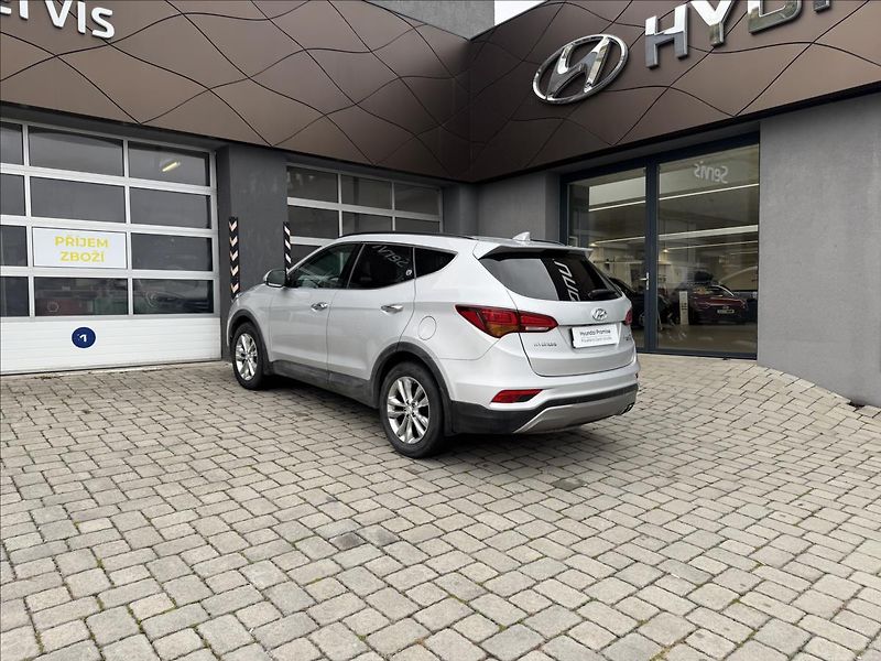 Hyundai Santa Fe 2,2 CRDi Style 4x4 - fotka 15 z 17