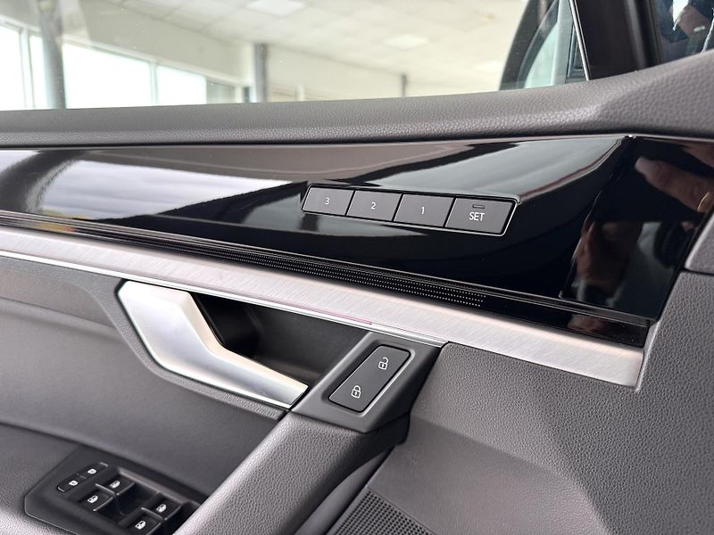 Volkswagen Touareg 3,0TDI 210kW*Discover*Vzduch - fotka 37 z 46