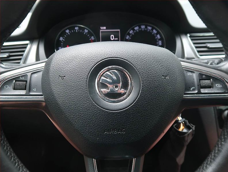 Škoda Rapid (2016) Style 1.2 TSI, Tempomat - fotka 15 z 19