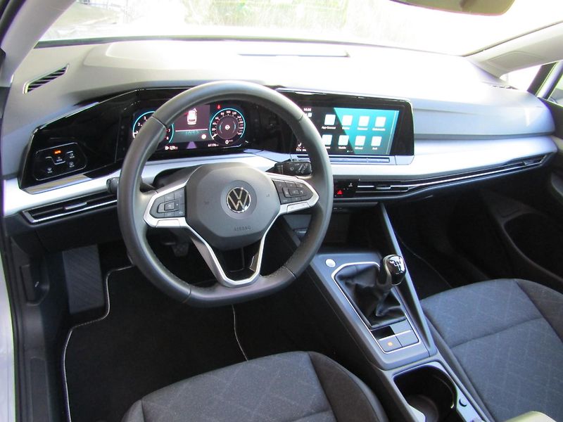 Volkswagen Golf (2022) Variant Life 1,5 TSI - fotka 5 z 29