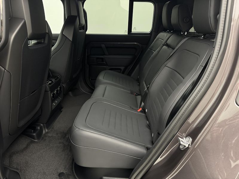 Land Rover Defender OCTA P635  - fotka 6 z 75
