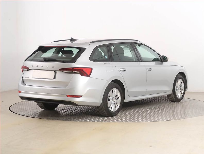 Škoda Octavia (2022) Ambition 2.0 TDI, Serv.kniha - fotka 5 z 18