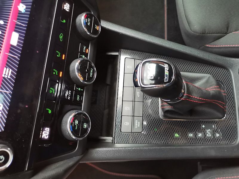 Škoda Octavia (2018) 2.0TDi 135ke RS Challenge DSG - fotka 13 z 32