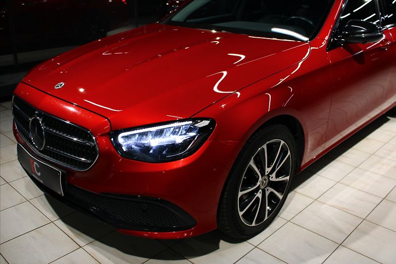 Mercedes-Benz Třídy E 300d 4MATIC DIS+ / 360° / NezT - fotka 7 z 27