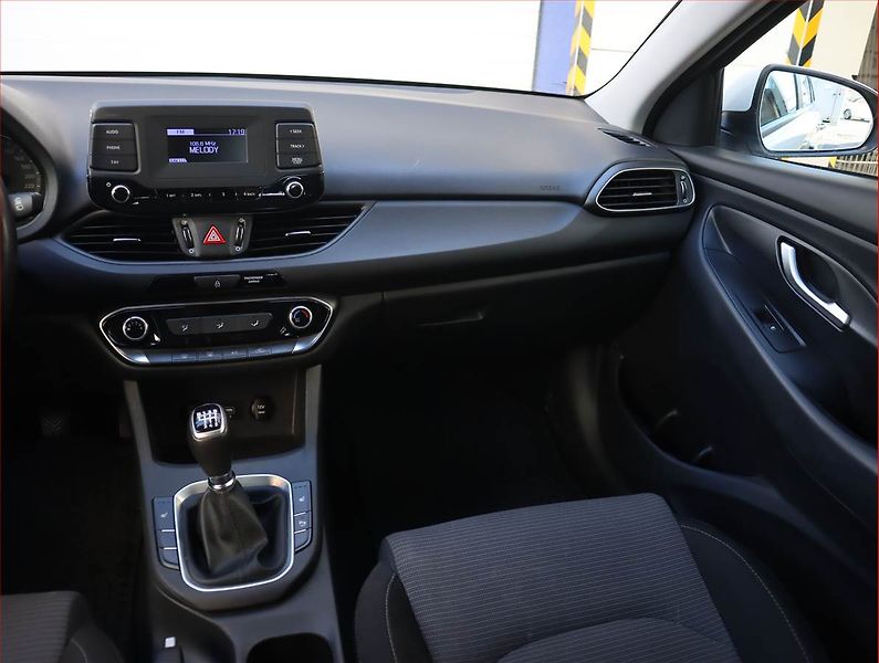 Hyundai i30 (2020) Comfort 1.5 DPI, Serv.kniha - fotka 8 z 18