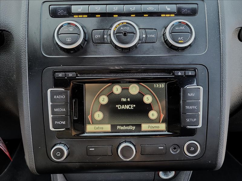 Volkswagen Touran 2,0 Rezervace!,dsg,Highline,ků - fotka 28 z 44