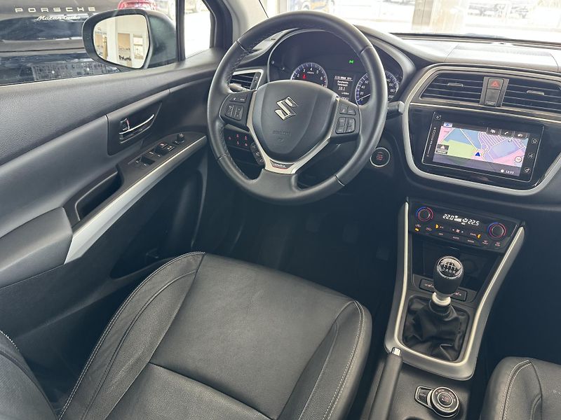 Suzuki SX4 S-Cross (2018) 1,4T 4x4 PizSulai Navigace  - fotka 11 z 33