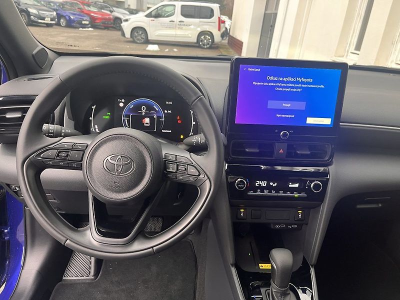 Toyota Yaris Cross 1.5 HEV 130 STYLE - fotka 10 z 15