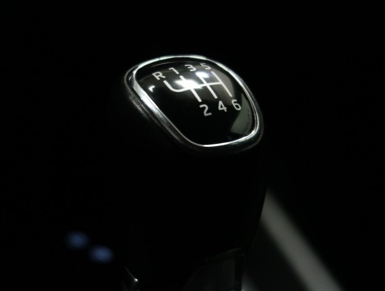 Škoda Octavia 2,0 TDI VÝHŘEV 1. MAJ ČR DPH - fotka 31 z 47
