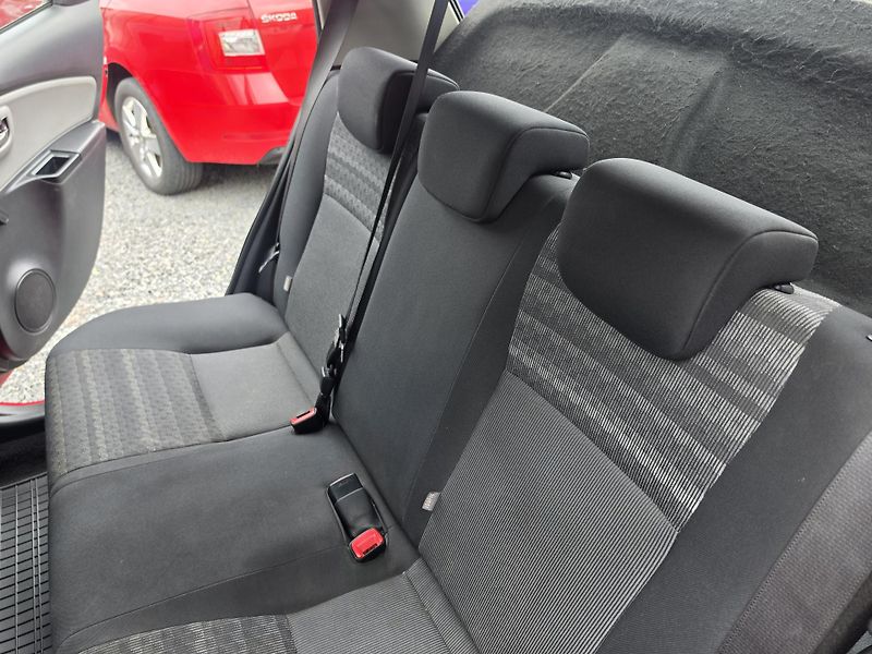 Toyota Yaris 1.3 VVTI Automat  - fotka 8 z 15