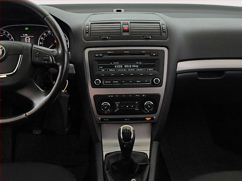 Škoda Octavia (2011) 2.0 TDI, Serv.kniha, Xenony - fotka 11 z 16
