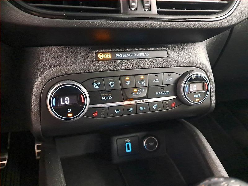 Ford Focus (2018) ST-Line 1.0 EcoBoost - fotka 17 z 22