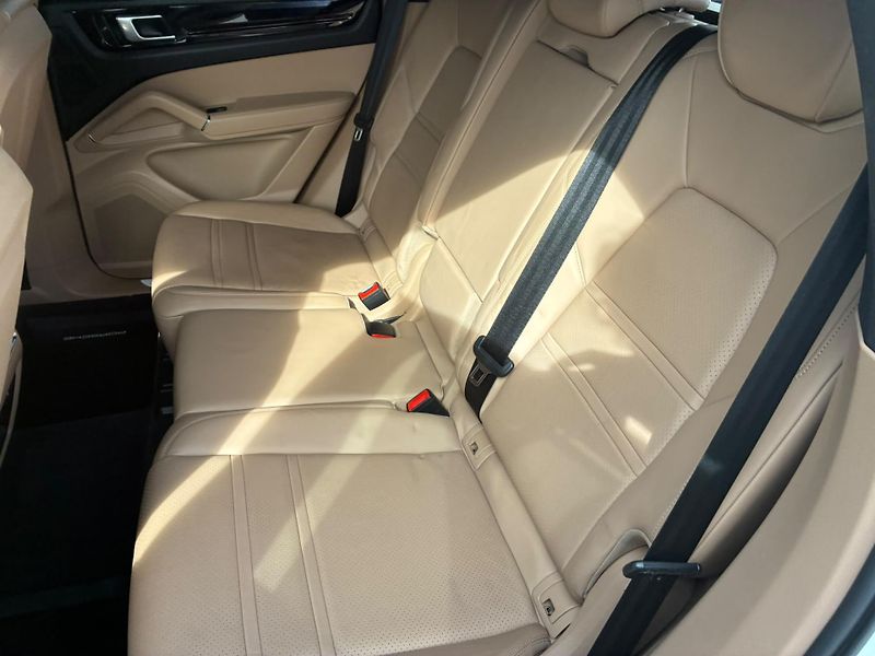 Porsche Cayenne (2019) 3.0, 250KW, 4x4, 360°, KEYLESS - fotka 11 z 38