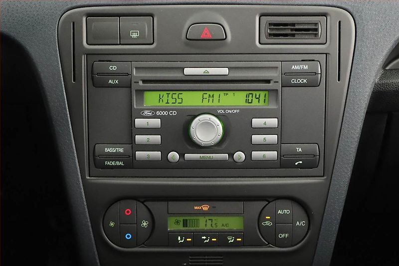 Ford Fusion (2010) 1.4, ČR,1.maj, po STK - fotka 9 z 11