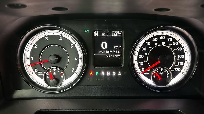 Dodge RAM 5,7L V 8 HEMI / OFFROAD PAKET - fotka 34 z 41