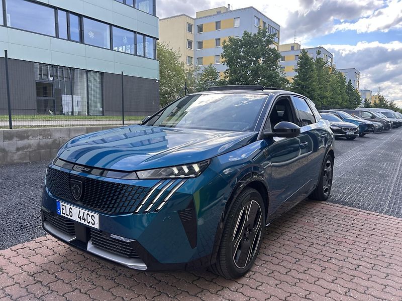 Peugeot 3008 (2024) GT Elektromotor 157 kW (73 kWh - fotka 1 z 16