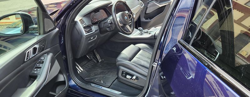 BMW X5 (2020) M50d SERVIS TAŽNÉ ČR IDIVIDUAL - fotka 12 z 48