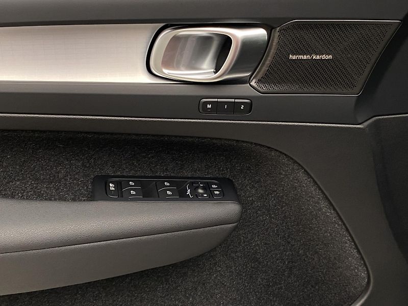 Volvo XC40 (2026) B4 AUT DARK PLUS - fotka 26 z 54