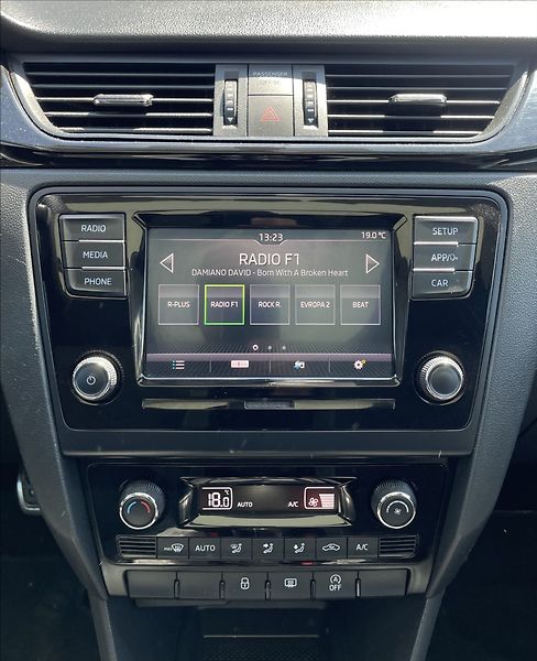 Škoda Rapid 1,0 TSi,serv.hist.,DPH,STK 3/2 - fotka 16 z 26