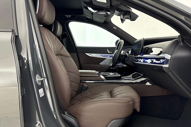 BMW i7 xDrive60 - fotka 19 z 28
