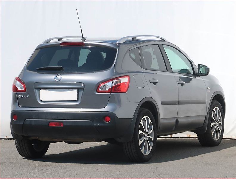 Nissan Qashqai (2013) 2.0, Automat, ČR,1.maj - fotka 5 z 21