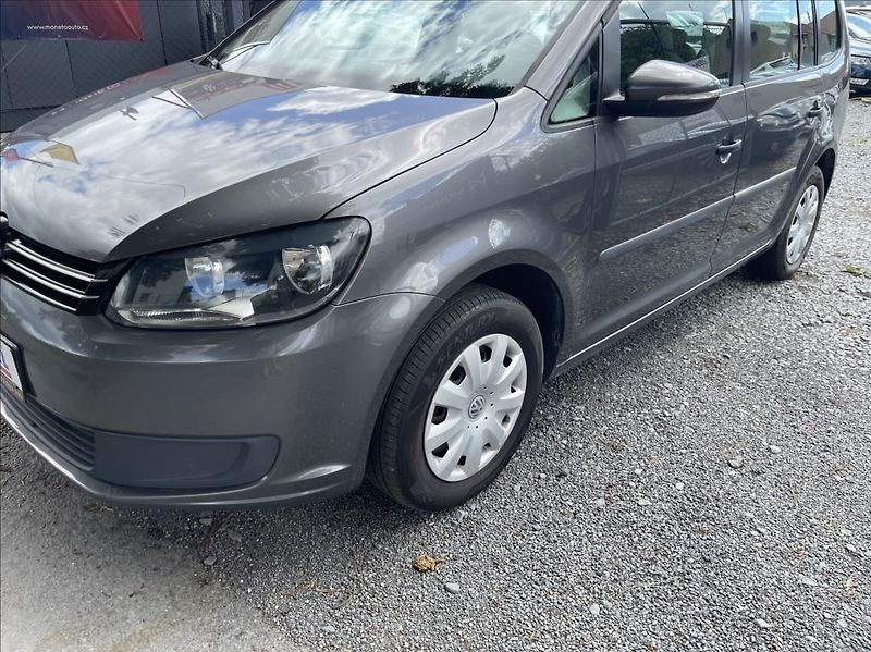 Volkswagen Touran 1,6 TDi  Navigace,Climatronic - fotka 43 z 49